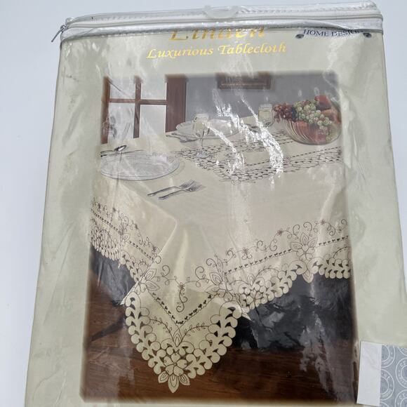 NOS Crest Home Design Chelsea Luxurious TableCloth 70” Diameter Gold Embroidered - Picture 13 of 13